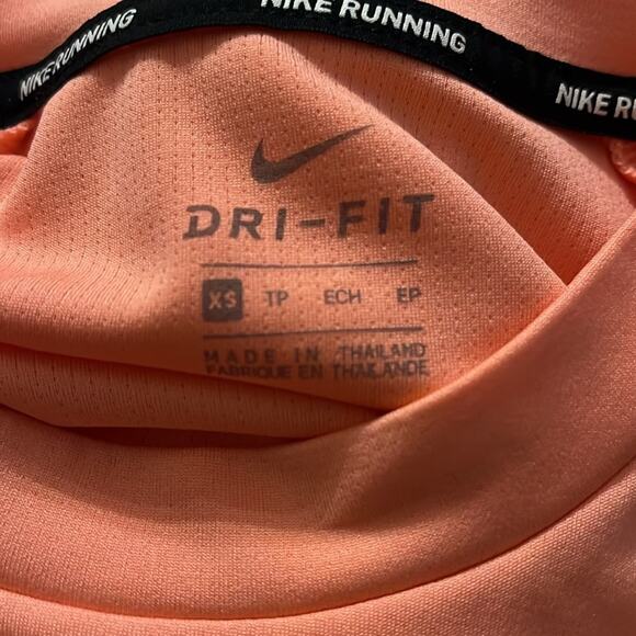 NIKE Running Women's Peach center logo long sleeve top with thumb holes size XS - Picture 4 of 5